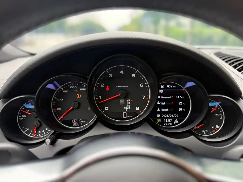 Porsche Cayenne — миниатюра 13