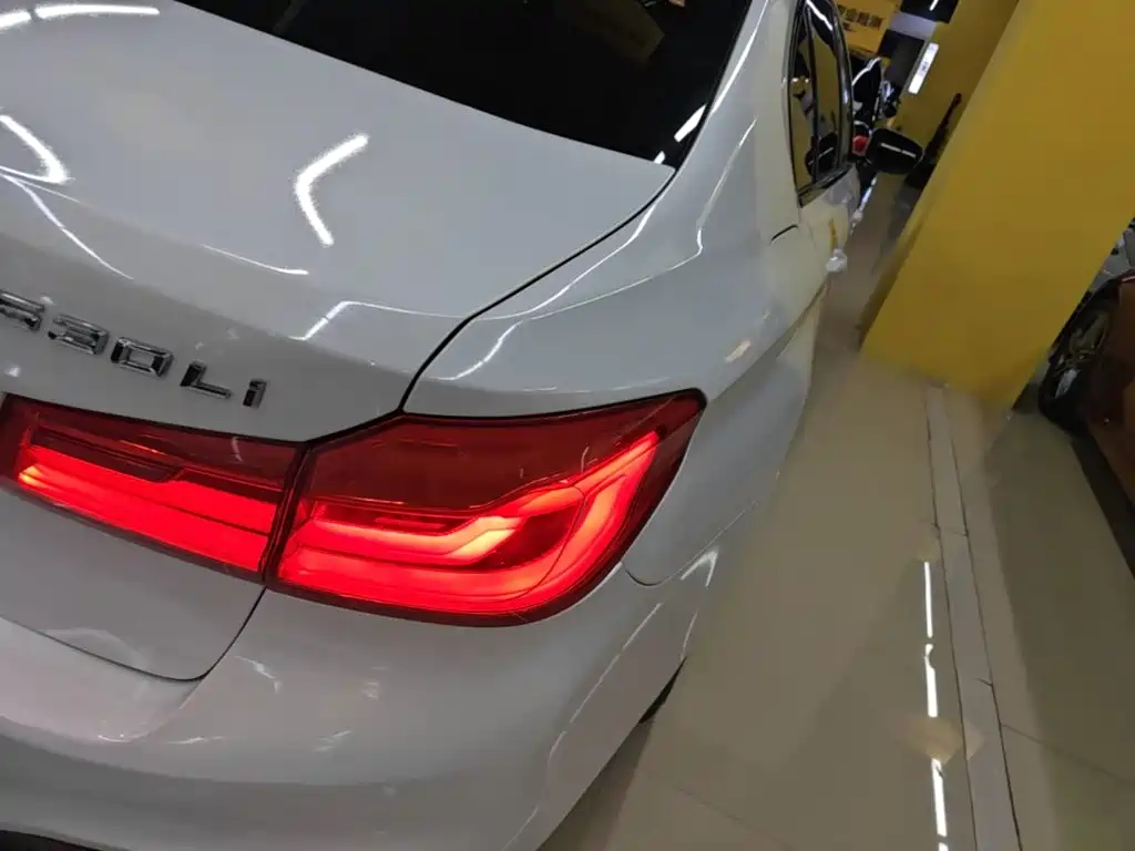 BMW 5 Series — миниатюра 8