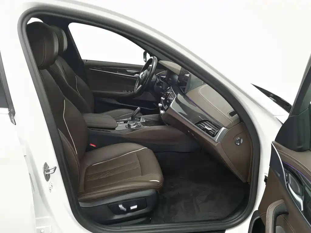 BMW 5 Series — миниатюра 23