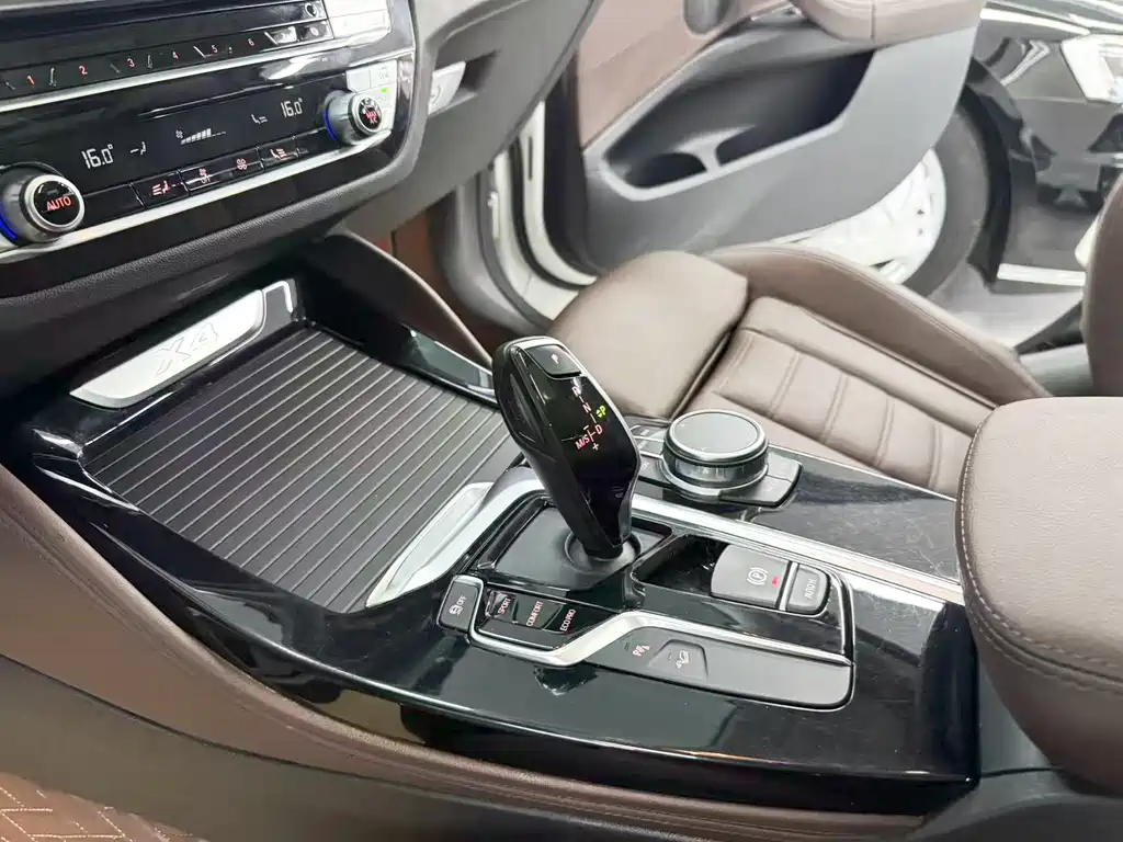 BMW X4 — миниатюра 11