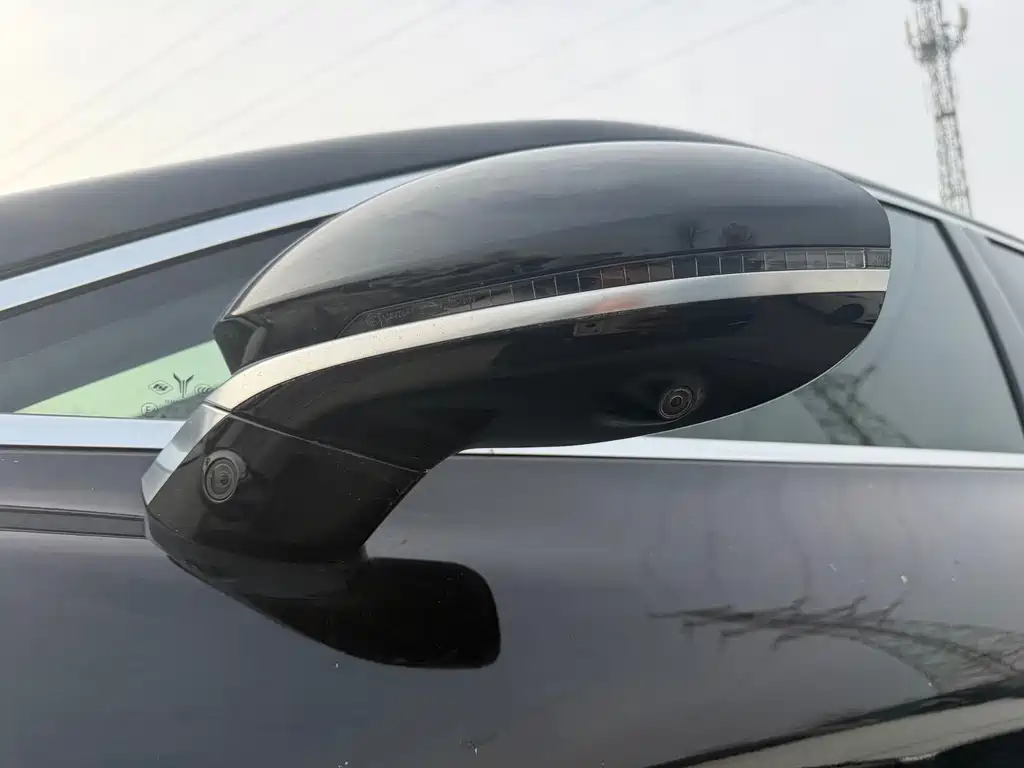 VOYAH LANTU CHASING LIGHT