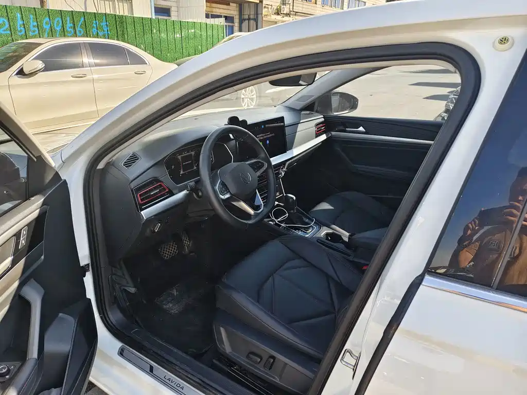 Volkswagen Lavida — миниатюра 4