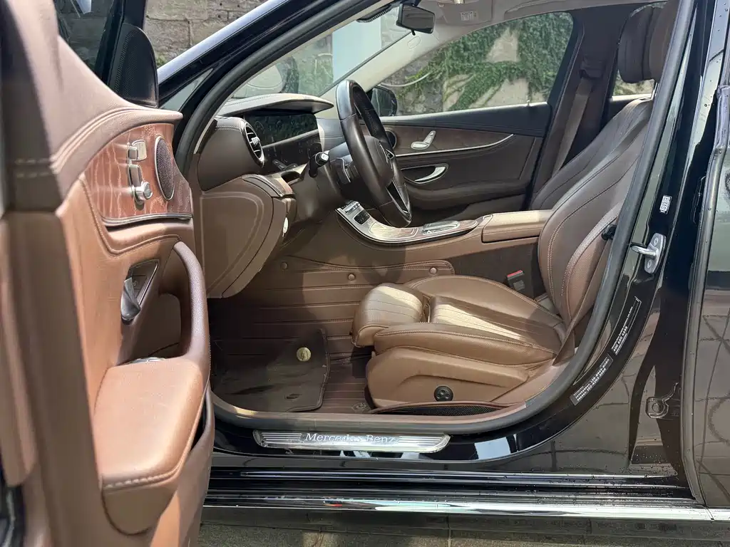 Mercedes-Benz E-Class — миниатюра 11