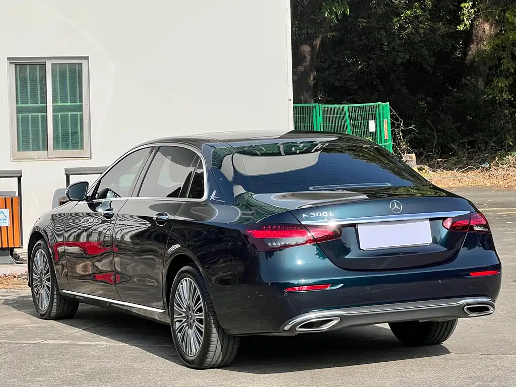 MERCEDES-BENZ E CLASS