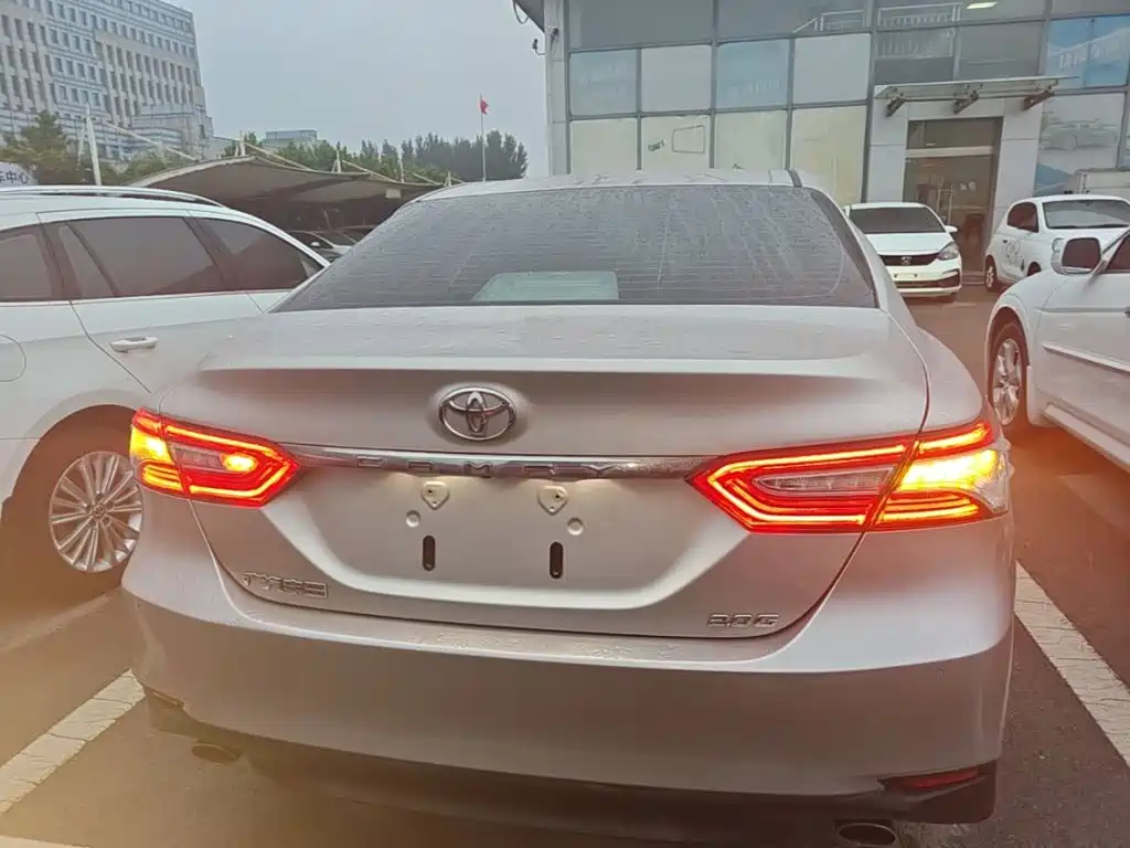 Toyota Camry — миниатюра 6