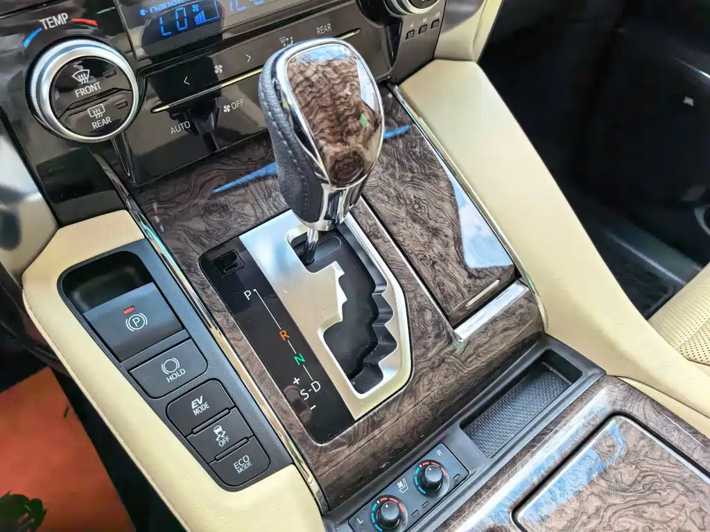 Toyota Vellfire — миниатюра 13