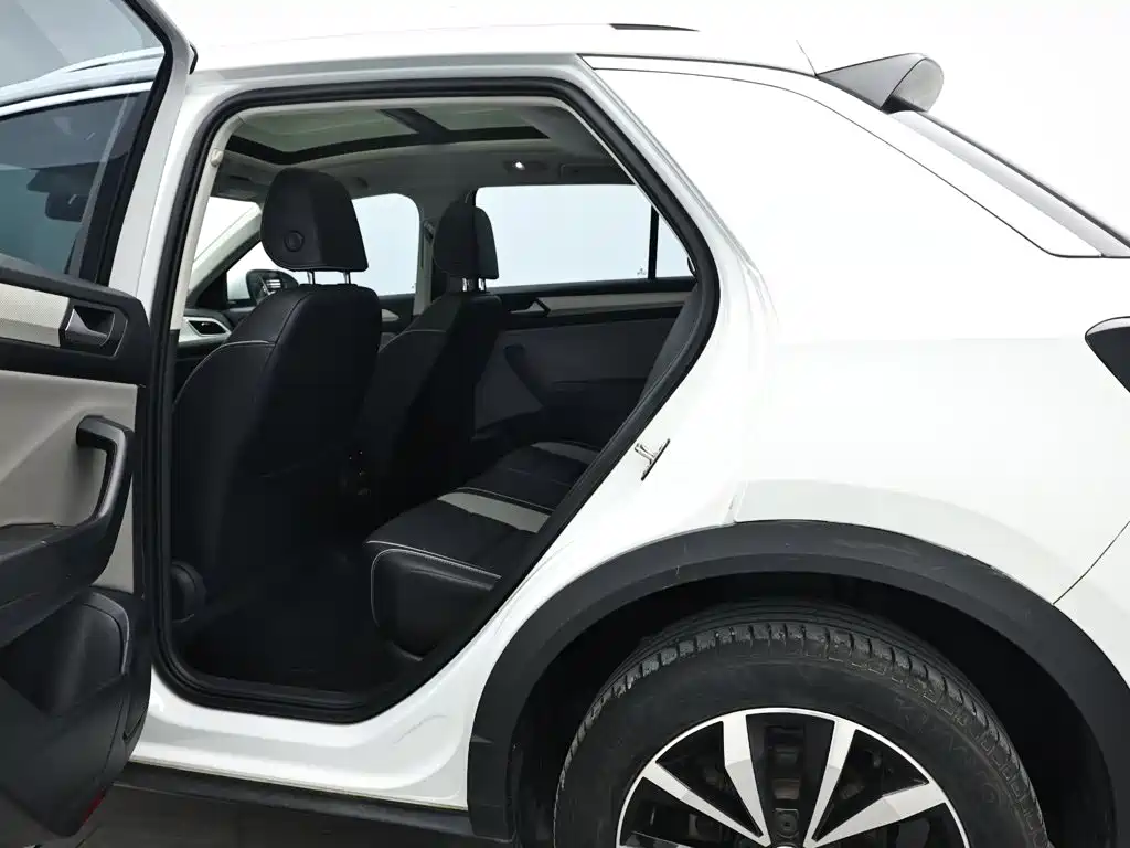 Volkswagen T-Roc — миниатюра 13