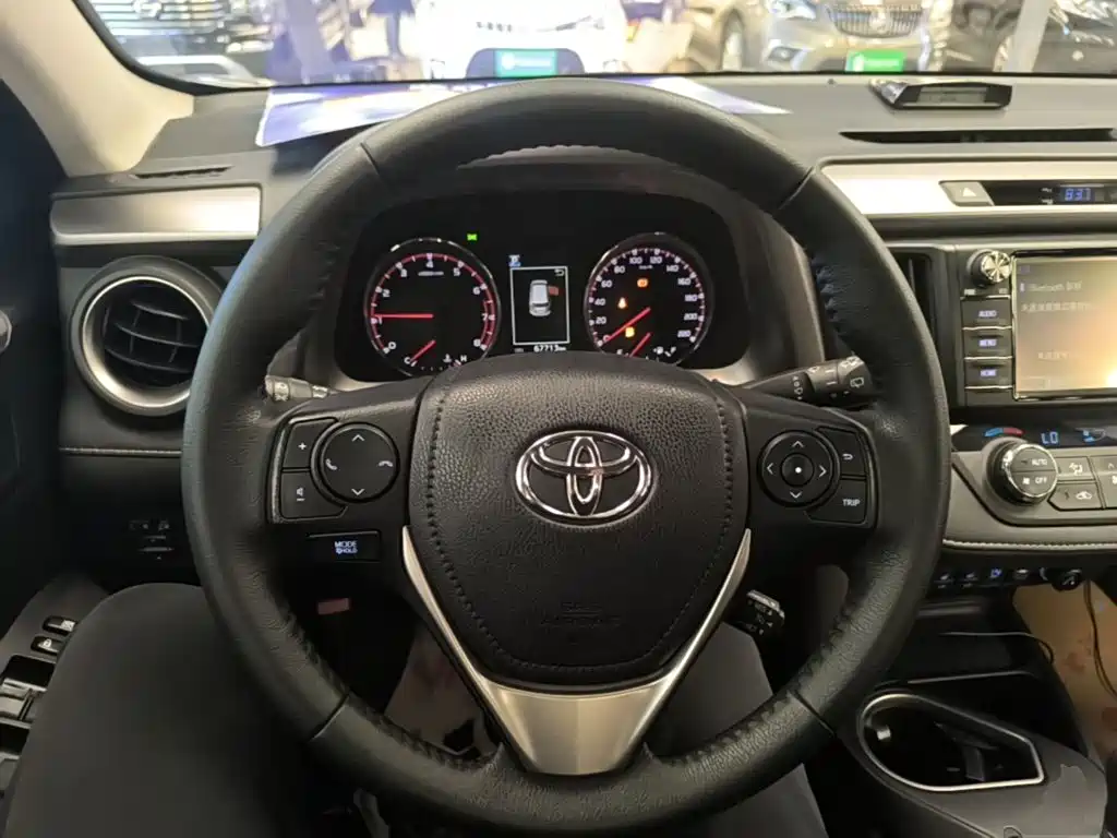 Toyota RAV4 — миниатюра 11