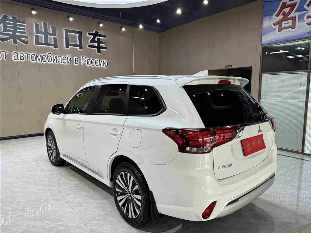 MITSUBISHI OUTLANDER