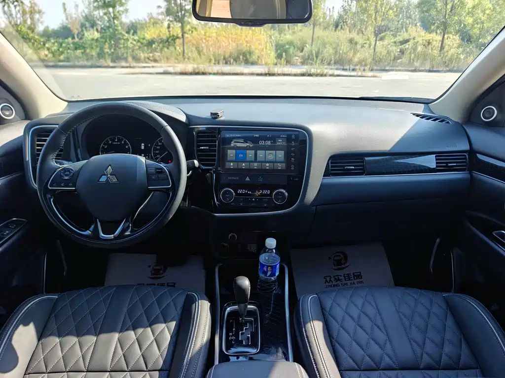 Mitsubishi Outlander — миниатюра 5