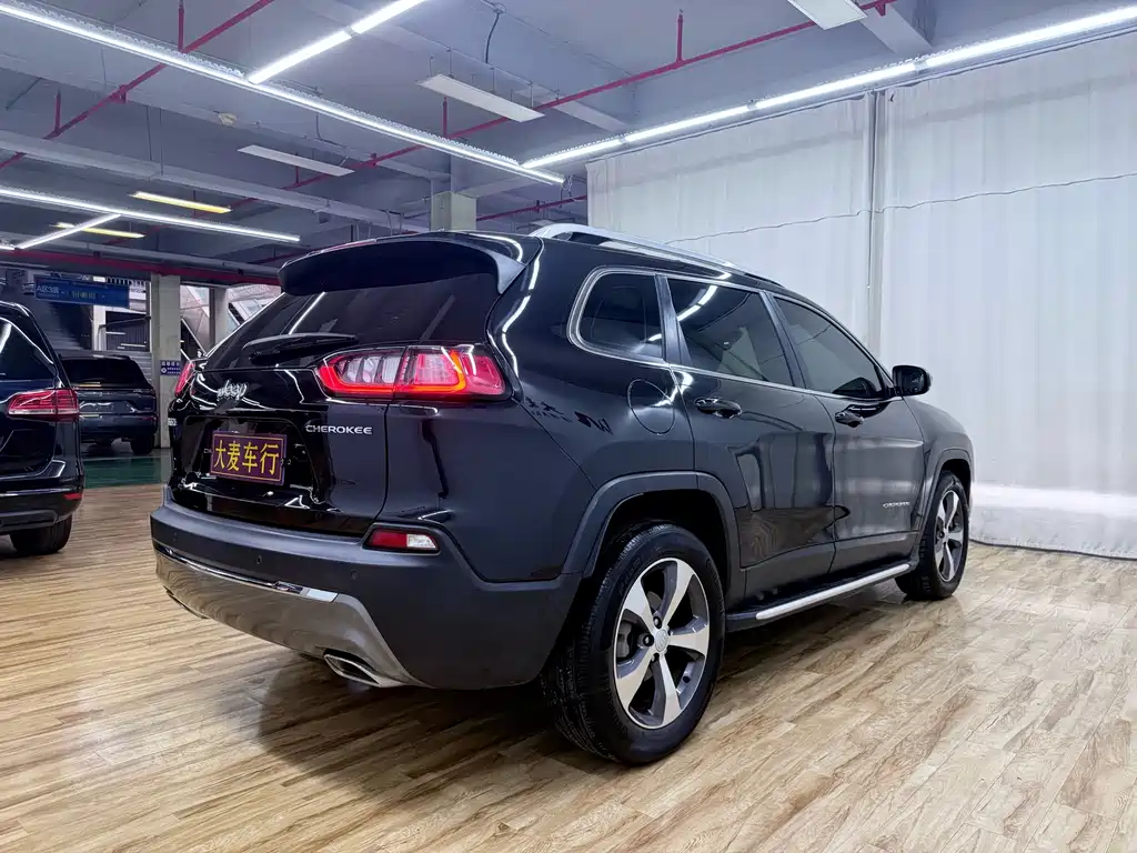 Jeep Cherokee — миниатюра 7