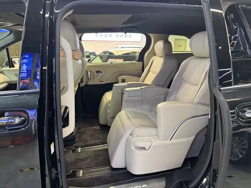 Toyota Sienna — миниатюра 5