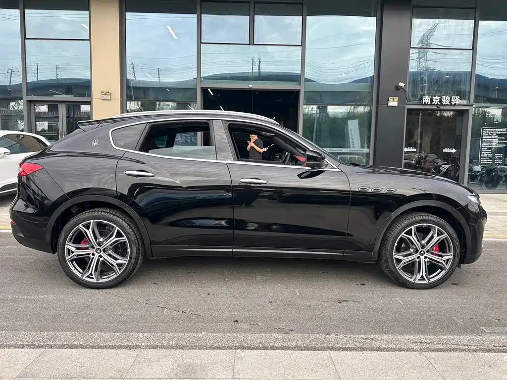 Maserati Levante — миниатюра 3