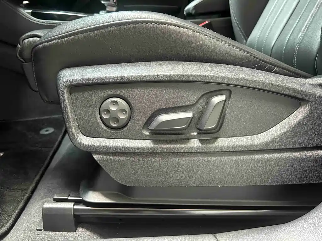 Audi Q5L — миниатюра 12
