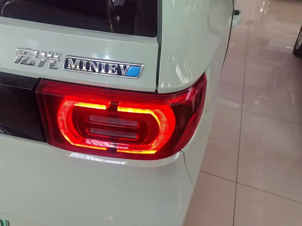 Wuling MINIEV — миниатюра 8