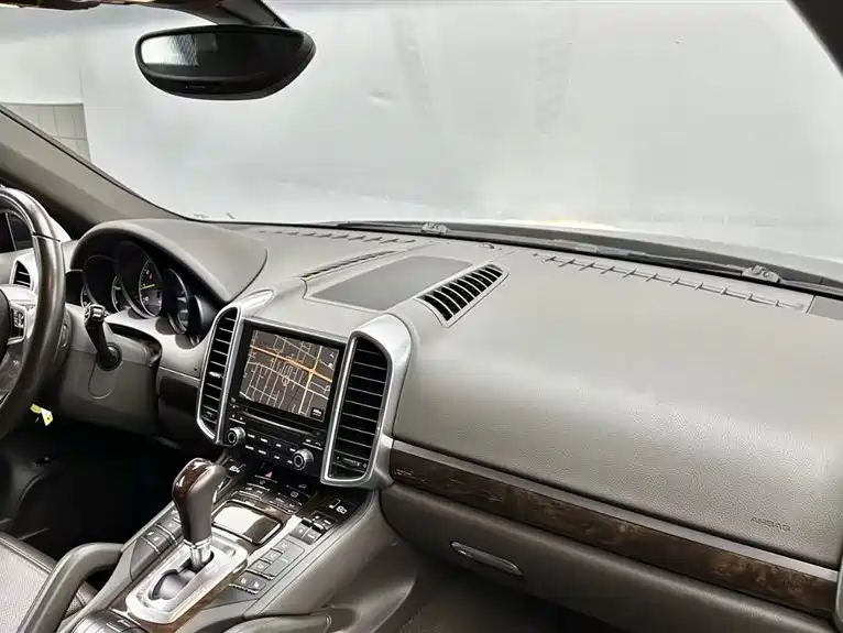 Porsche Cayenne Hybrid — миниатюра 14