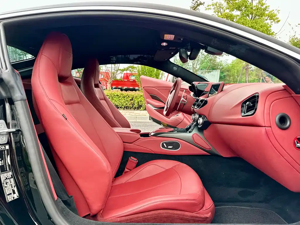 Aston Martin V8 Vantage — миниатюра 13