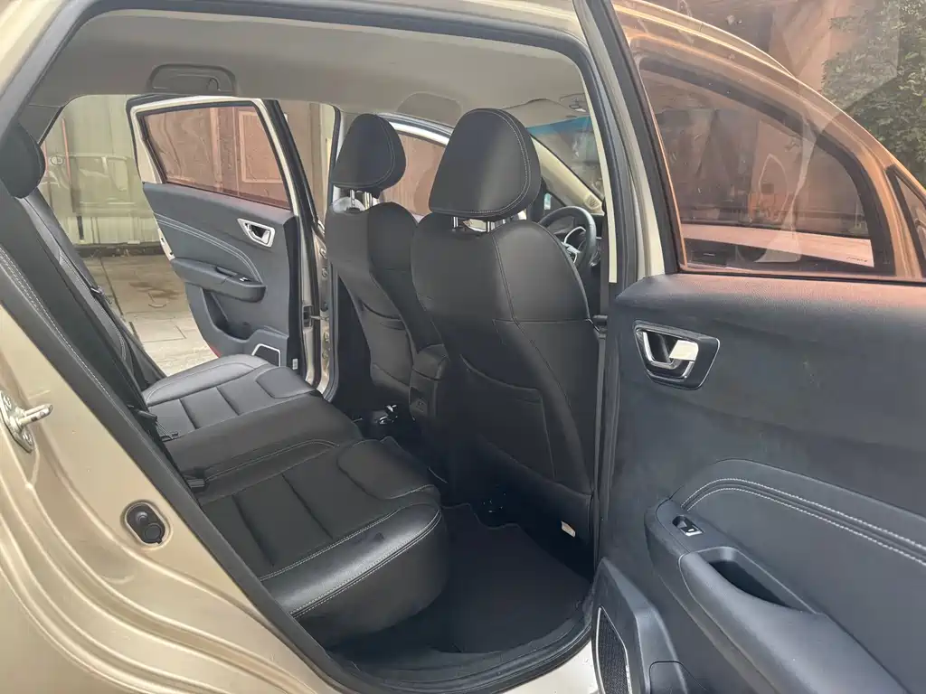 Geely Vision X3 — миниатюра 8