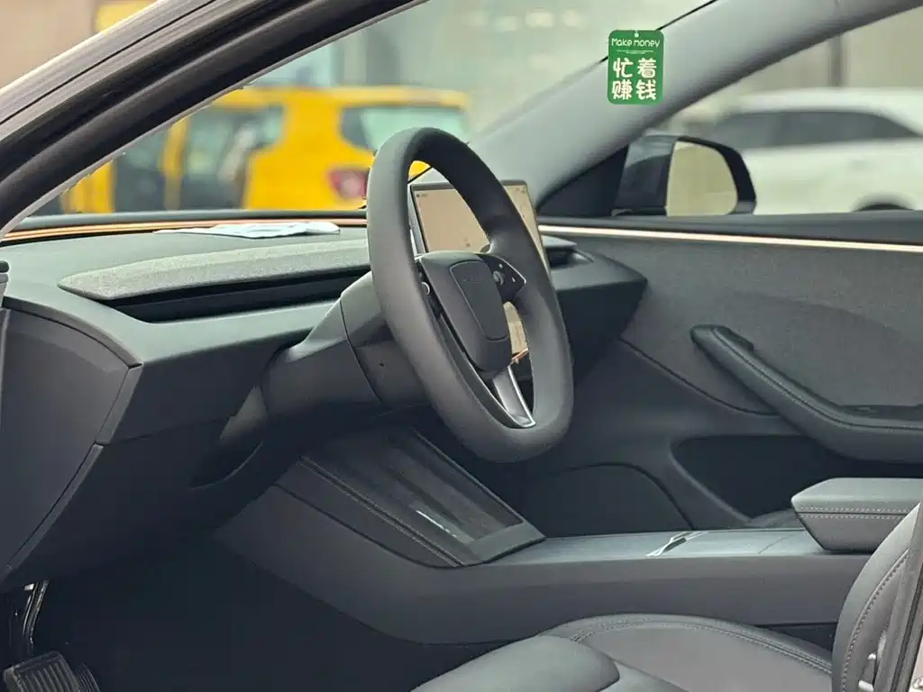 Tesla Model 3 — миниатюра 4