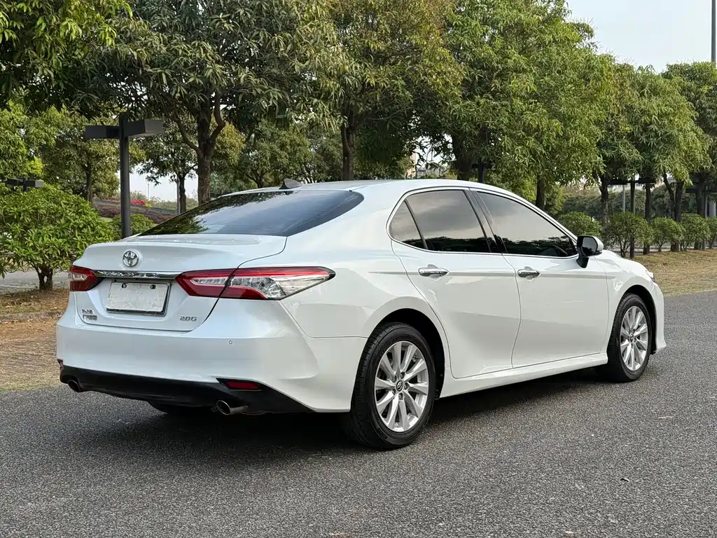 TOYOTA CAMRY