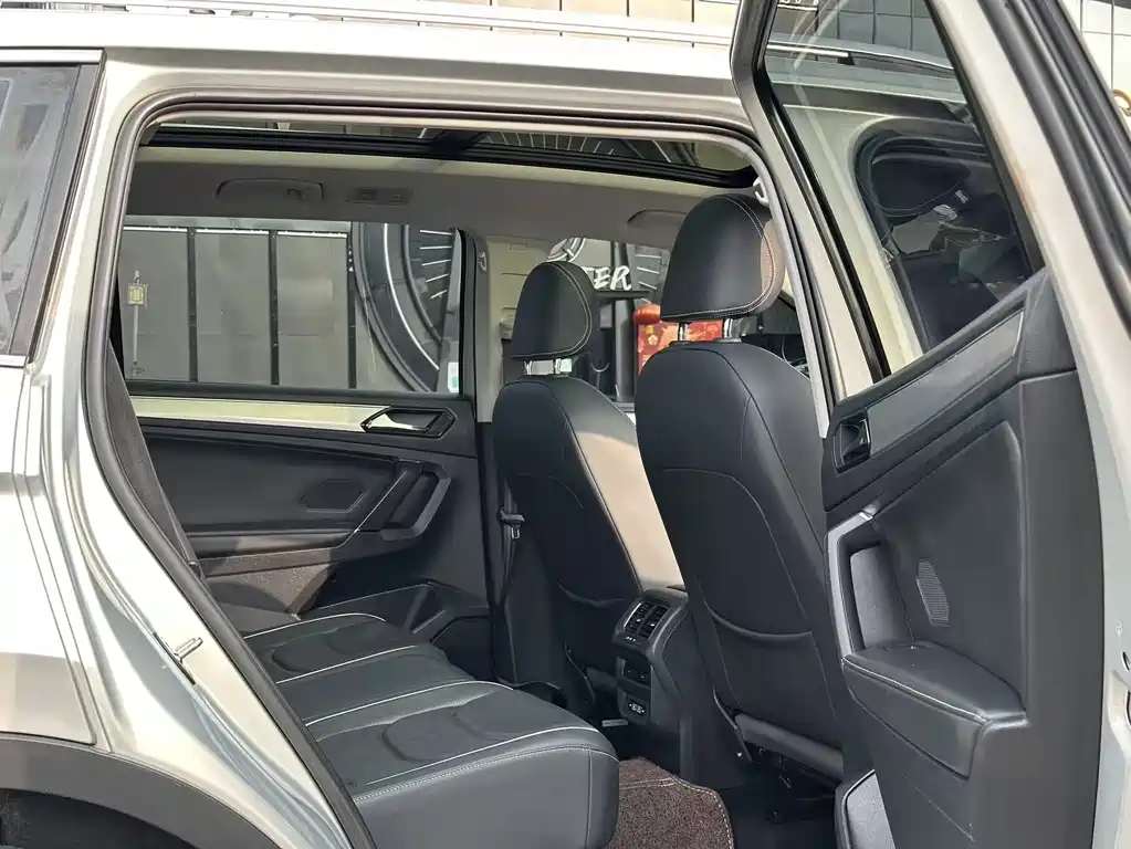 VOLKSWAGEN TIGUAN L NEW ENERGY