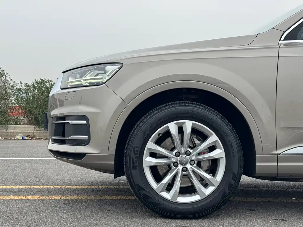 Audi Q7 — миниатюра 6