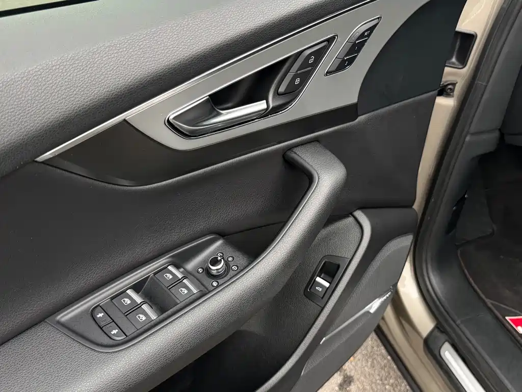 Audi Q7 — миниатюра 14