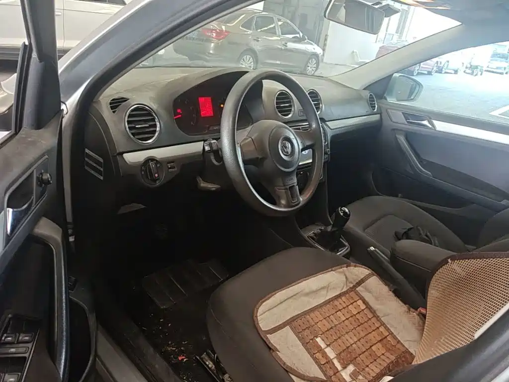 Volkswagen Jetta — миниатюра 21