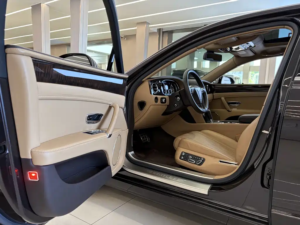 Bentley Flying Spur — миниатюра 7