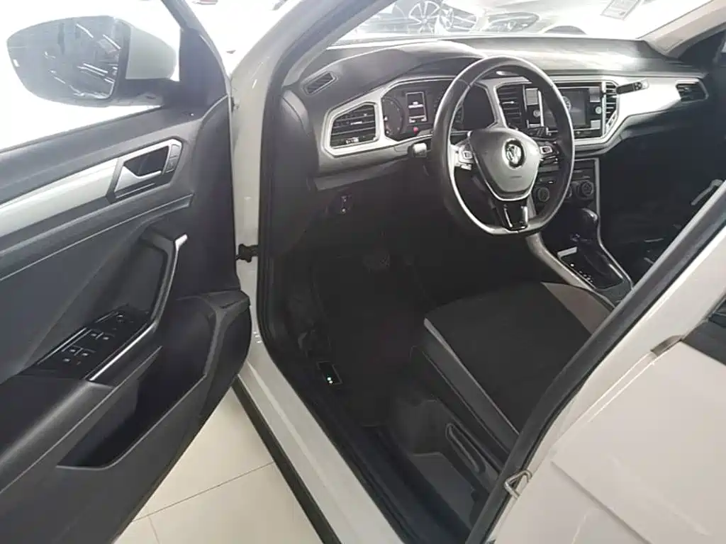 Volkswagen T-Roc — миниатюра 16