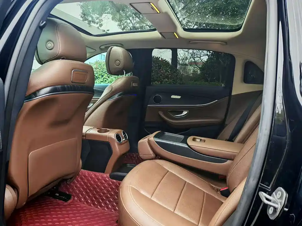 Mercedes-Benz E-Class — миниатюра 6