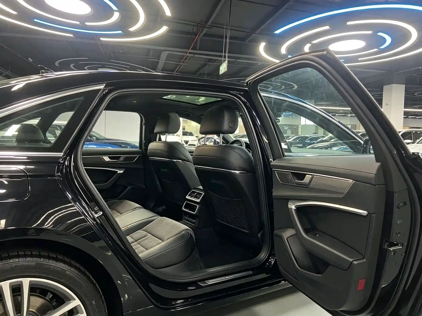 Audi A6L 2023 Черный из Китая