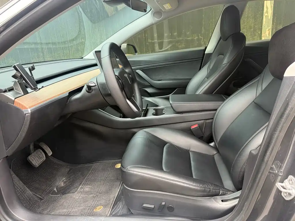 Tesla Model 3 — миниатюра 15
