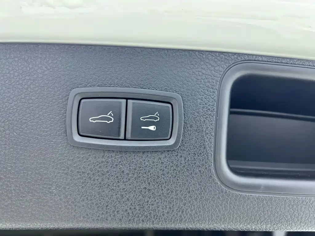 Porsche Macan — миниатюра 11