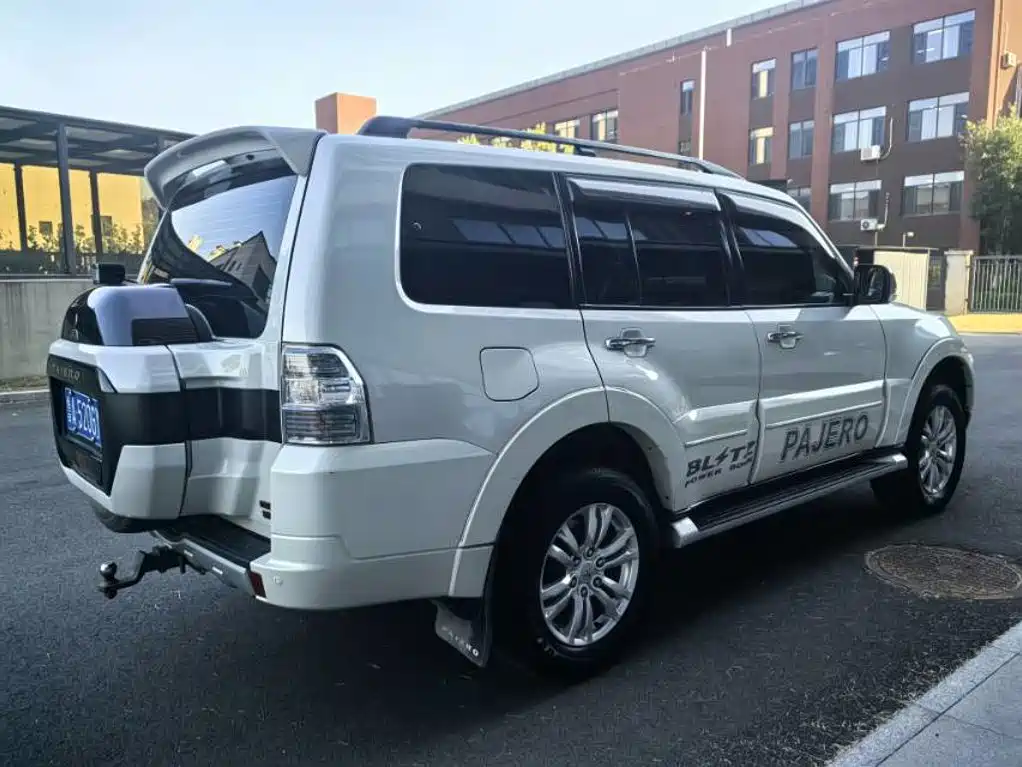 Mitsubishi Pajero (Import) — миниатюра 4