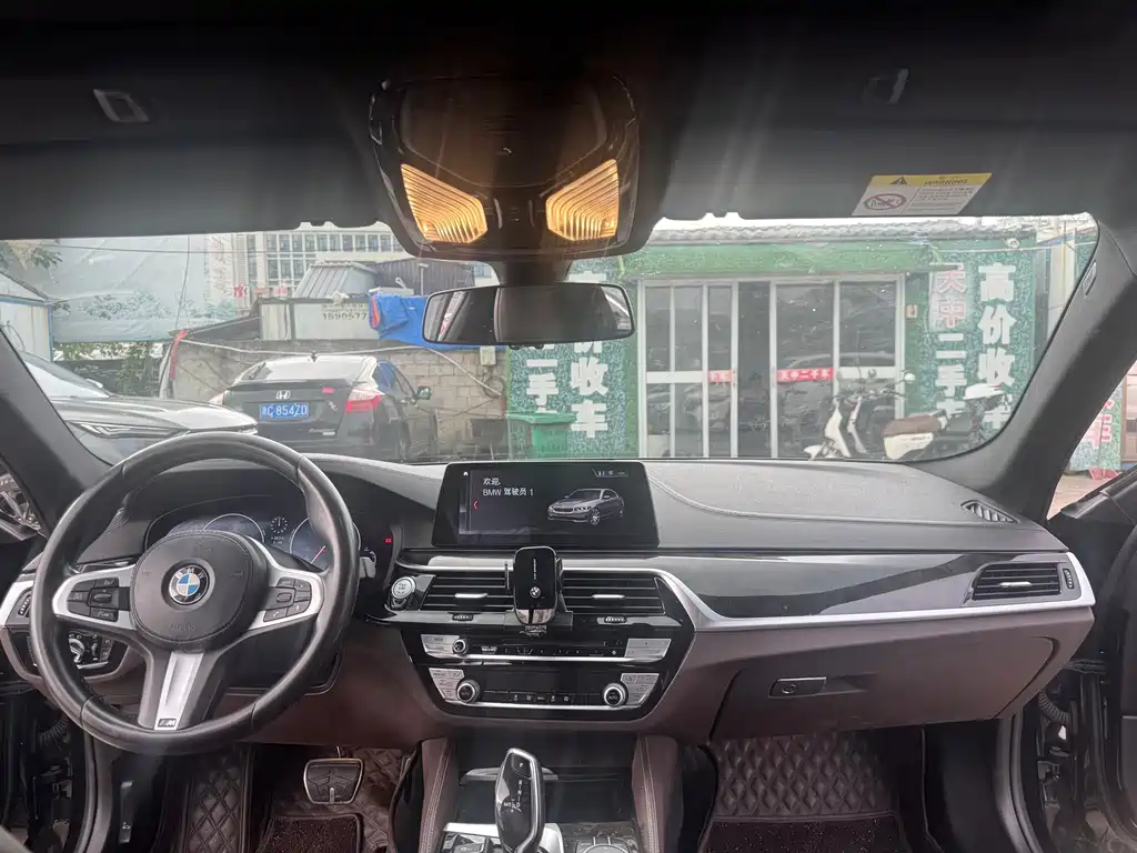 BMW 5 Series - фото 13