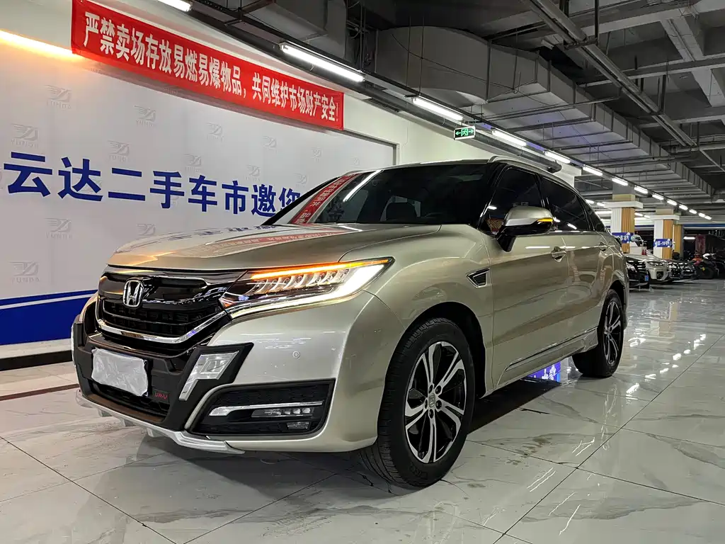 HONDA UR V