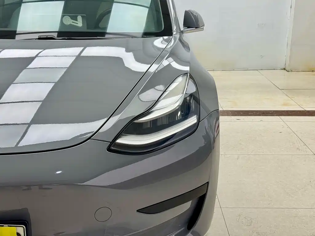 Tesla Model 3 — миниатюра 4