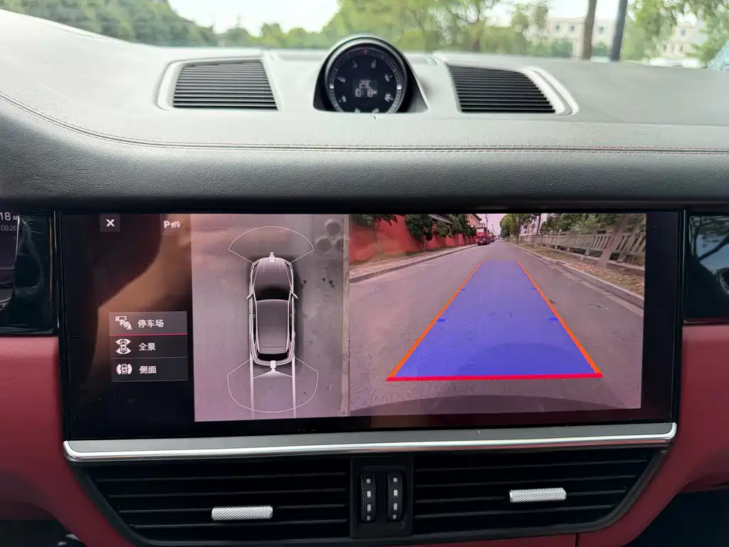 Porsche Cayenne — миниатюра 19
