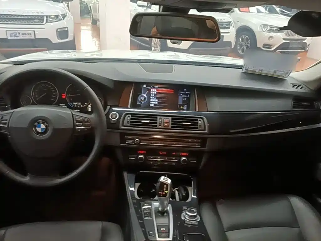 BMW 5 Series — миниатюра 10