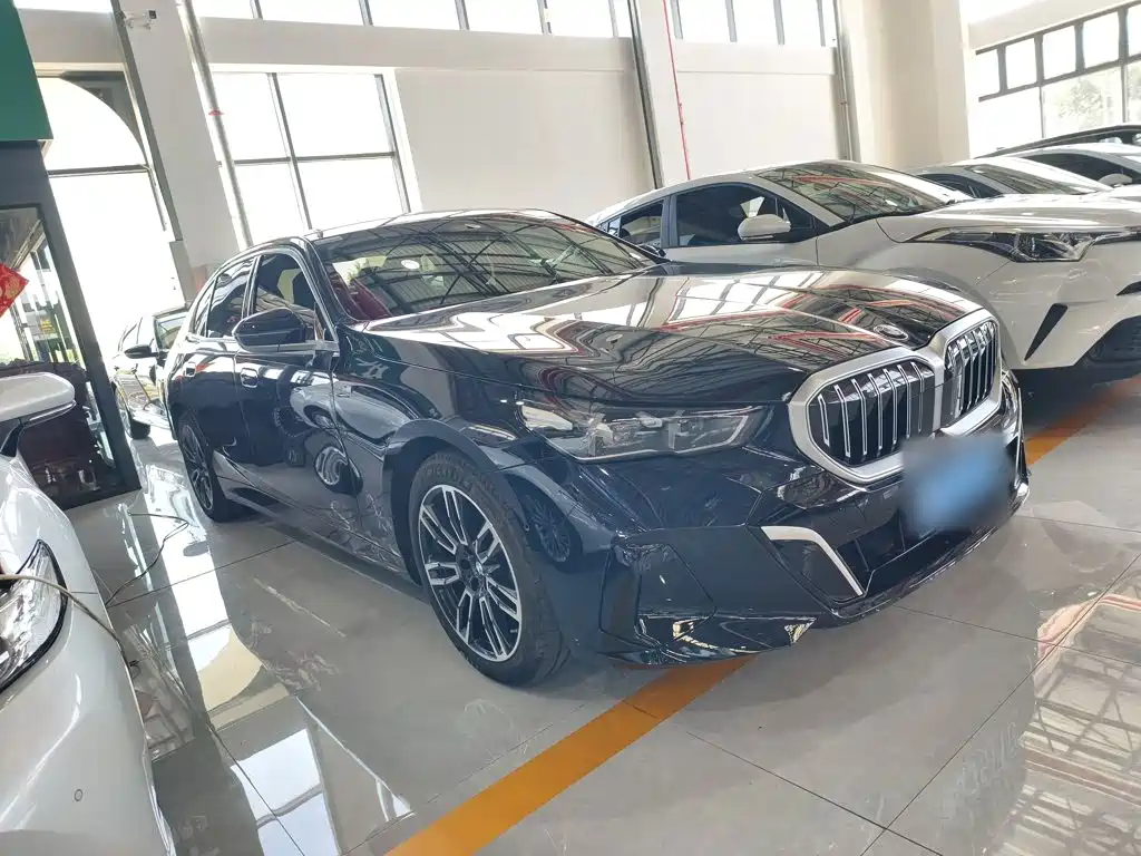 BMW 5 Series — миниатюра 7
