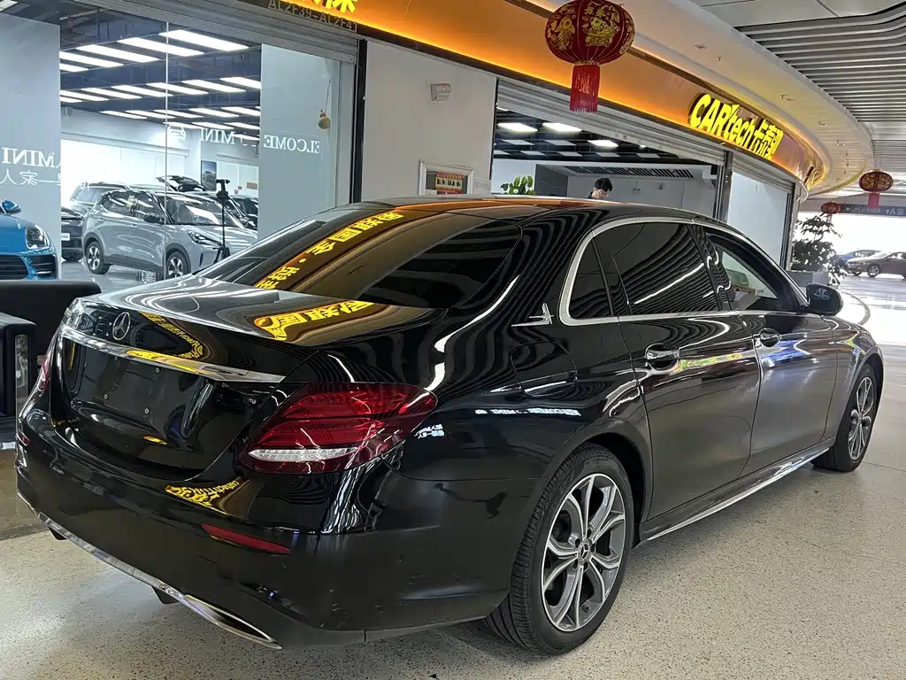 Mercedes-Benz E-Class — миниатюра 9