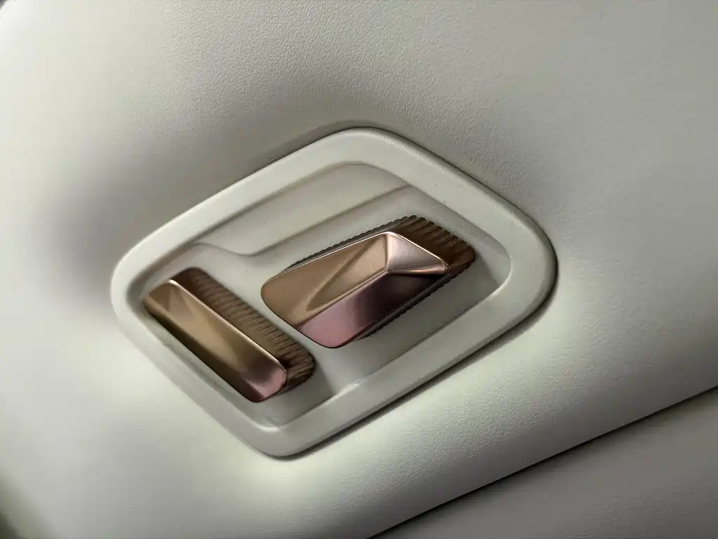 Lynk & Co Рука 900. — миниатюра 14