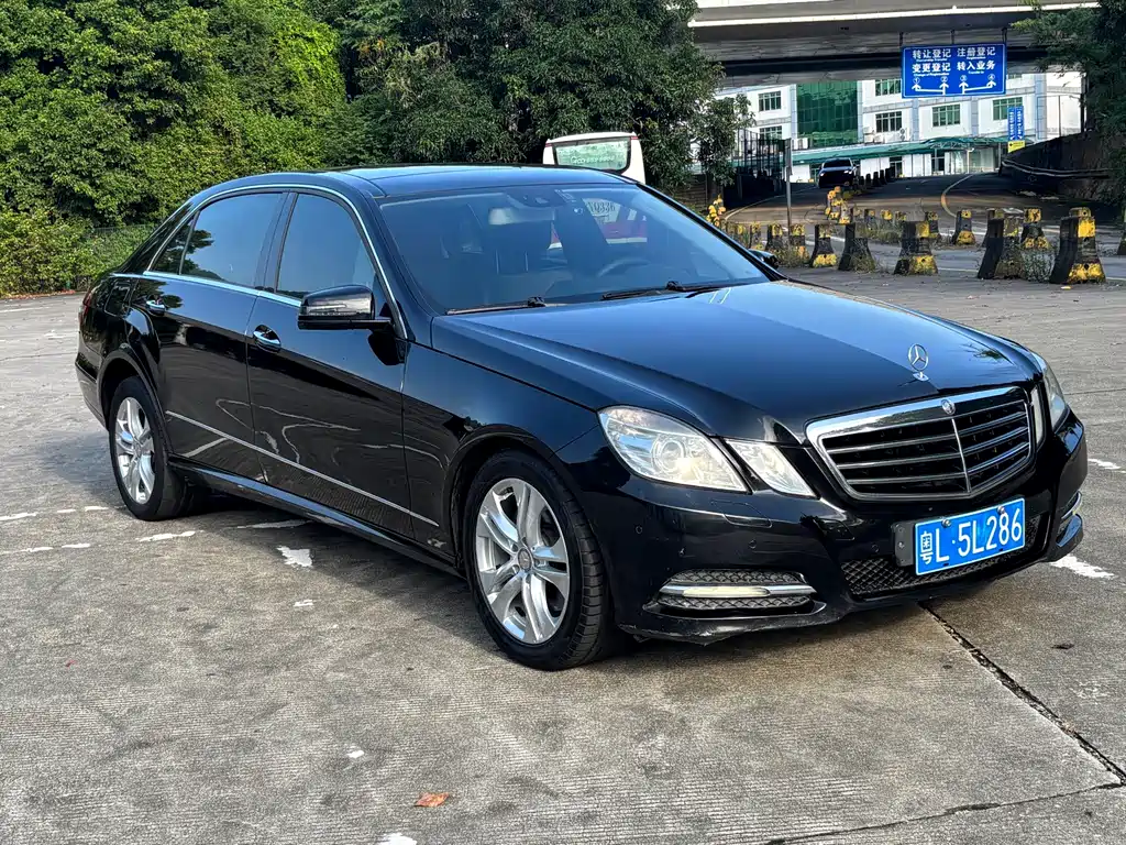 Mercedes-Benz E-Class — миниатюра 3
