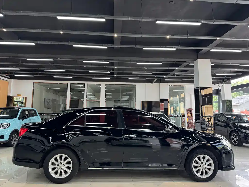 Toyota Camry — миниатюра 7