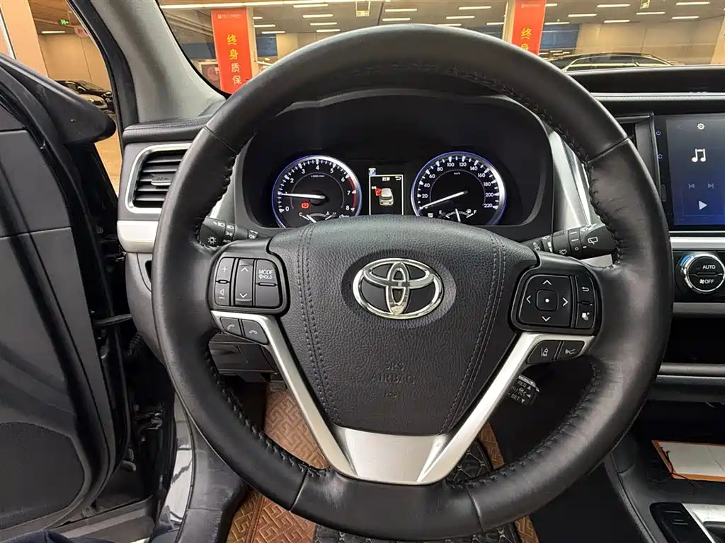 TOYOTA HIGHLANDER