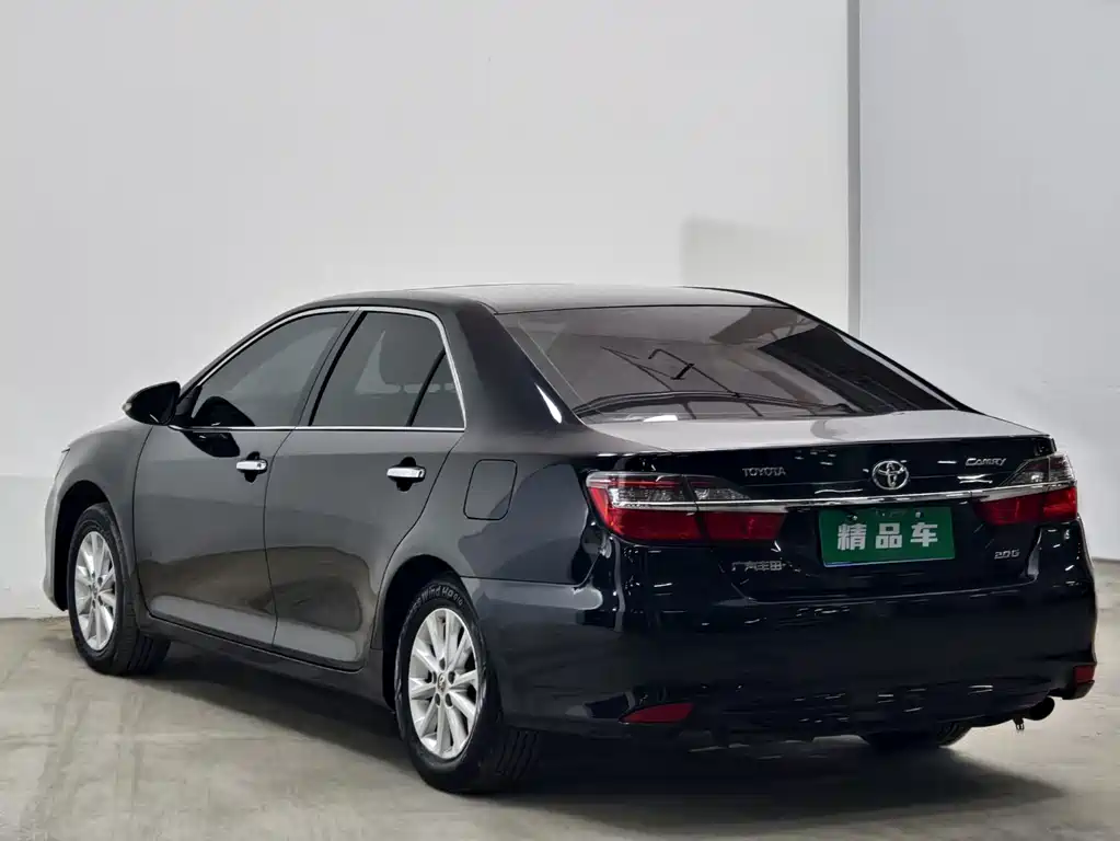 Toyota Camry — миниатюра 5