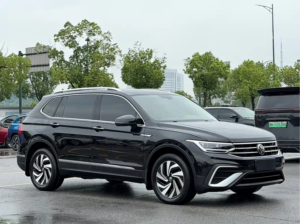 Volkswagen Tiguan L — миниатюра 2