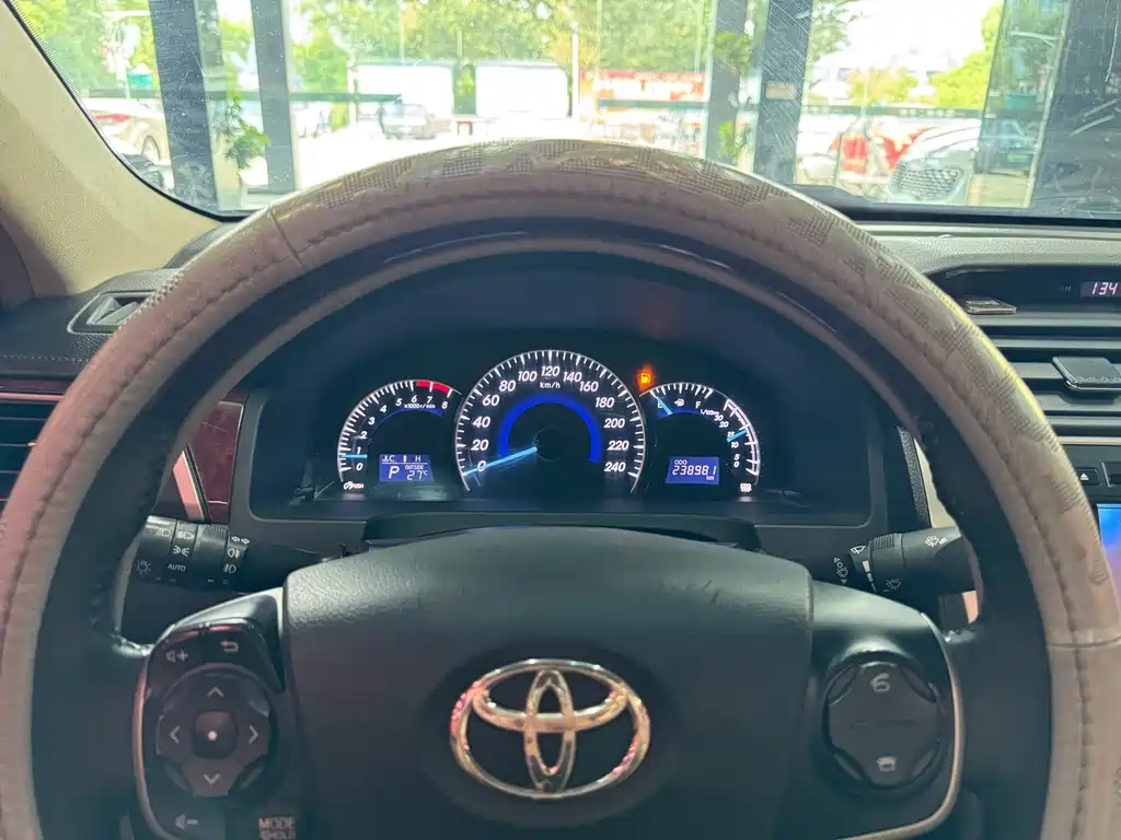 Toyota Camry — миниатюра 16