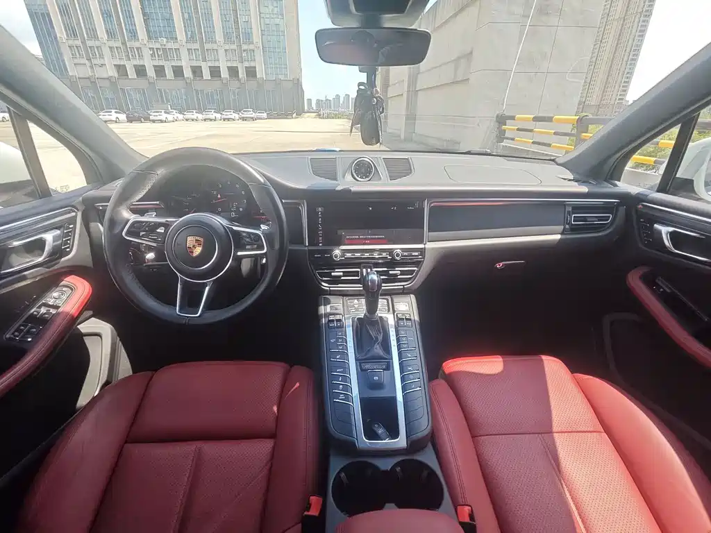Porsche Macan — миниатюра 8